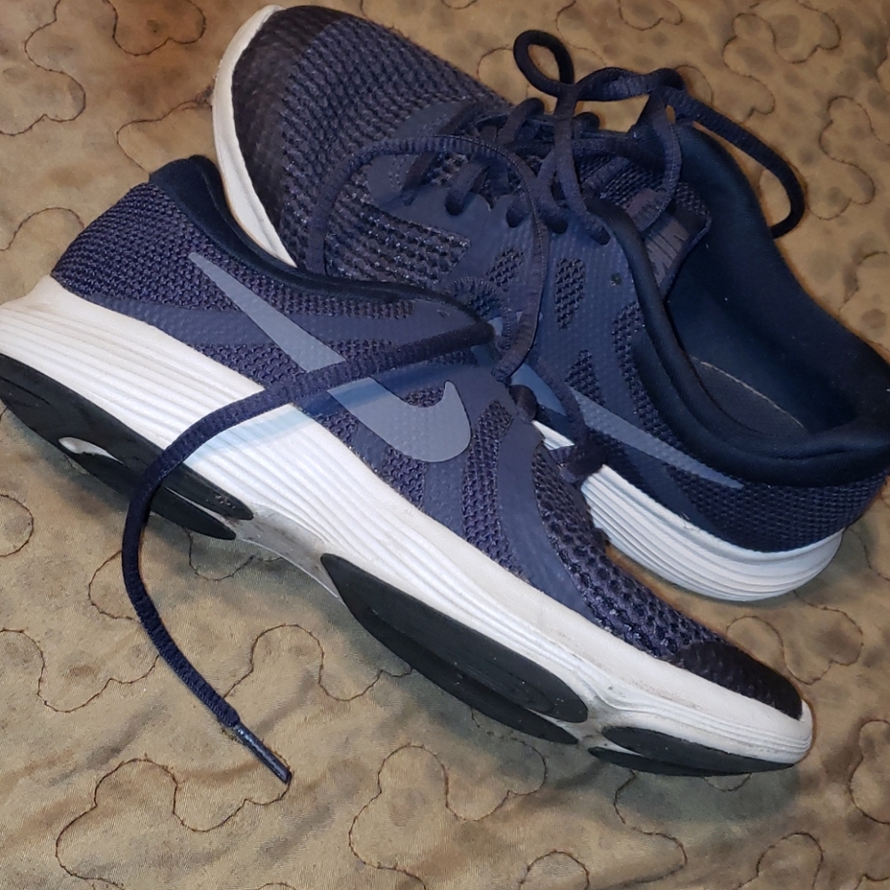 Nike - Picture 2 of 4